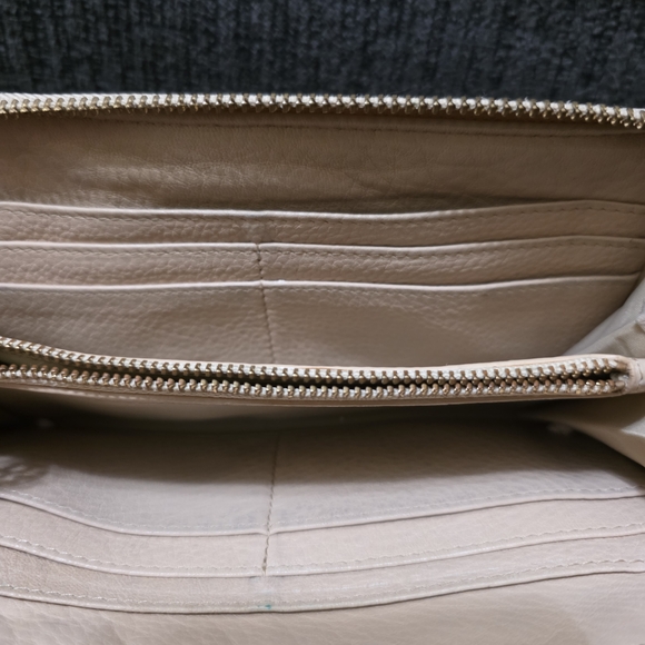 Tory Burch Beige Leather Wallet - Picture 7 of 10
